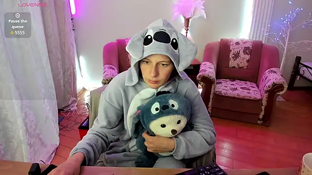 Lily Viola online show from April 9, 2026, 4:01 pm