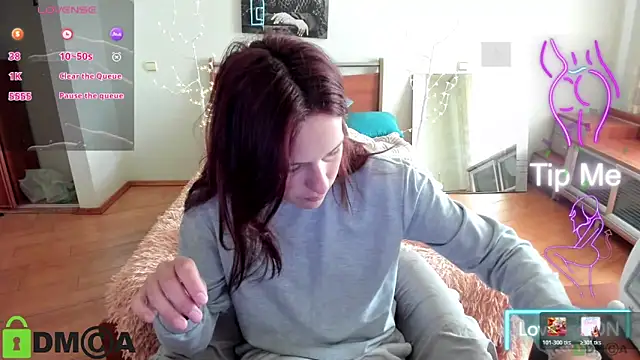 Snapshot of Lily_Viola chatting on April 29, 2026, 8:18 am Lily Viola online show from April 29, 2026, 8:18 am