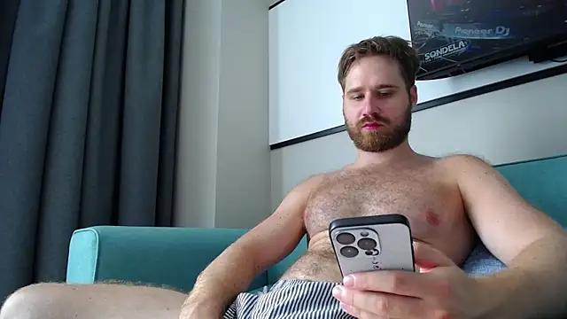 LorenzoLux online show from March 5, 2026, 4:30 am