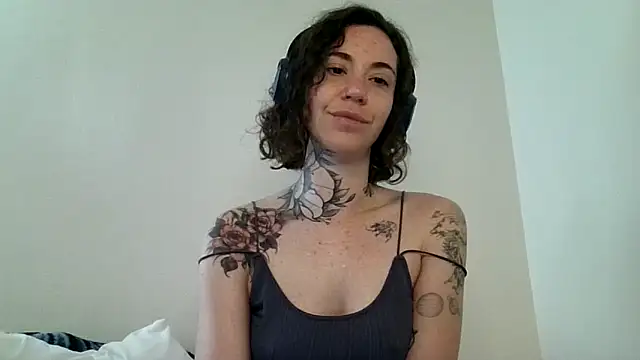 Snapshot of Dirty_Pink chatting on April 2, 2026, 8:34 am Dirty Pink online show from April 2, 2026, 8:34 am