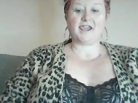 Snapshot of BustyRedxx chatting on June 4, 2026, 8:42 am BustyRedxx online show from June 4, 2026, 8:42 am