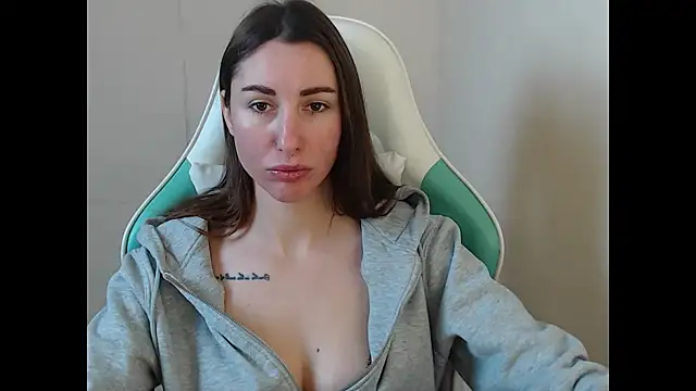 cammila horn online show from January 13, 2026, 12:32 pm