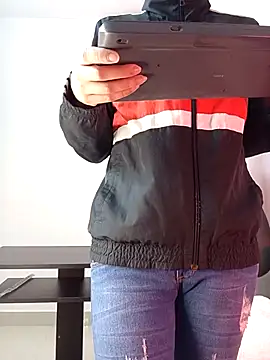 saray reesee online show from January 16, 2026, 8:02 pm