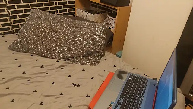 Spatgirl online show from February 15, 2026, 7:10 pm