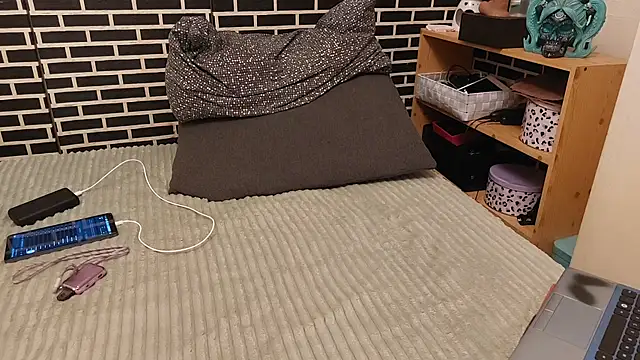 Spatgirl online show from March 8, 2026, 2:04 am