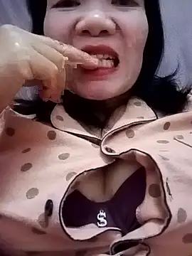 Snapshot of YINA-6969 chatting on January 9, 2026, 11:46 am YINA-6969 online show from January 9, 2026, 11:46 am