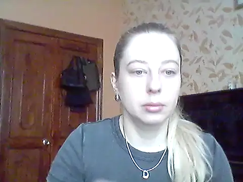 Snapshot of Miralisse chatting on February 24, 2026, 10:57 am Miralisse online show from February 24, 2026, 10:57 am