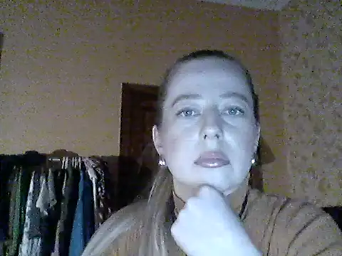 Snapshot of Miralisse chatting on February 28, 2026, 10:33 pm Miralisse online show from February 28, 2026, 10:33 pm