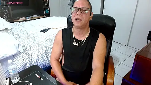 Snapshot of Daddy_1970 chatting on March 31, 2026, 9:32 am Daddy 1970 online show from March 31, 2026, 9:32 am