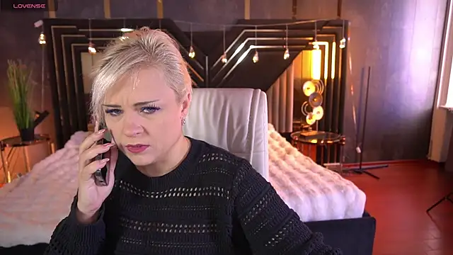 CrystalVibe online show from March 8, 2026, 6:17 am