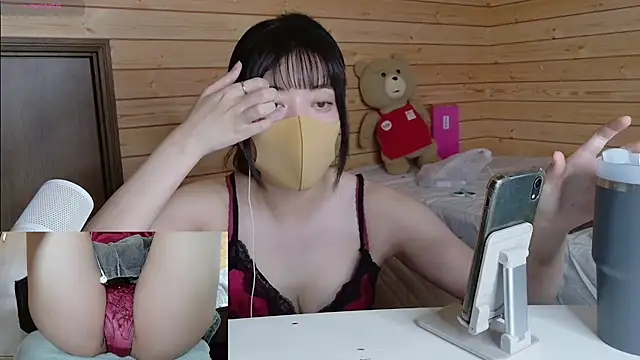 Snapshot of minami_room chatting on August 3, 2026, 6:01 am minami room online show from August 3, 2026, 6:01 am