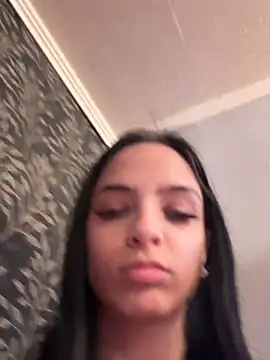 Snapshot of Evelin199 chatting on April 4, 2026, 2:25 pm Evelin199 online show from April 4, 2026, 2:25 pm