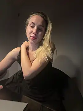 ElenaWhitmore online show from June 12, 2026, 10:30 pm