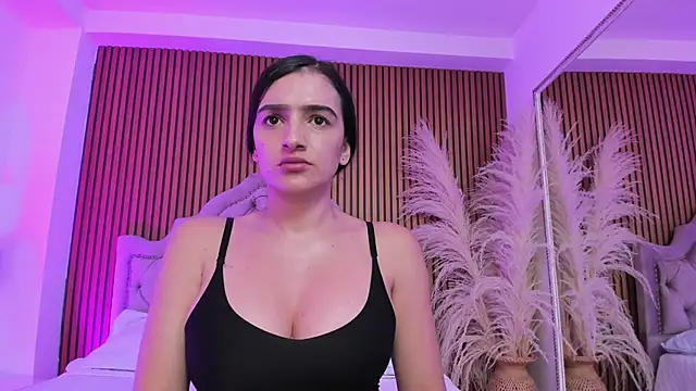 Violett hott  online show from February 28, 2026, 1:01 pm