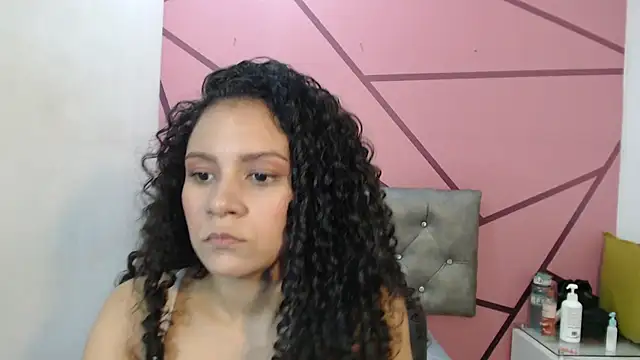 Little18Doll online show from April 12, 2026, 6:57 pm