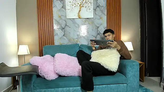 Snapshot of AVENGER_BOYS2026 chatting on February 15, 2026, 1:31 pm AVENGER BOYS2026 online show from February 15, 2026, 1:31 pm