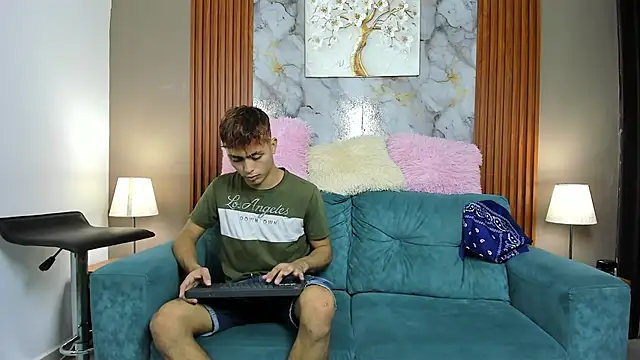 Snapshot of AVENGER_BOYS2026 chatting on February 18, 2026, 7:32 pm AVENGER BOYS2026 online show from February 18, 2026, 7:32 pm