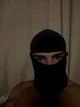 Snapshot of magneto01 chatting on January 6, 2026, 4:27 am magneto01 online show from January 6, 2026, 4:27 am