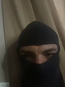 Snapshot of magneto01 chatting on January 6, 2026, 4:32 pm magneto01 online show from January 6, 2026, 4:32 pm