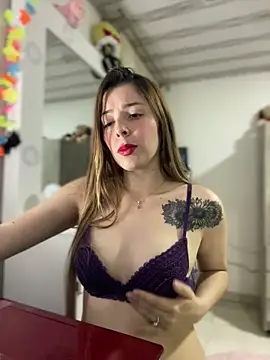 NatalyPinky online show from April 12, 2026, 12:04 am