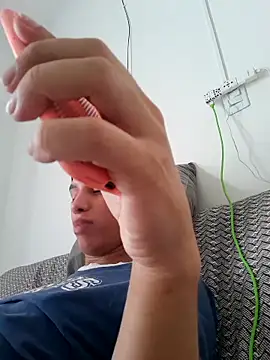 ofjuliaa online show from February 19, 2026, 7:43 pm