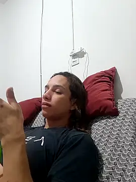 ofjuliaa online show from April 7, 2026, 2:01 am