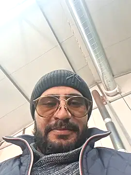 Snapshot of julian-112 chatting on January 9, 2026, 9:23 am julian-112 online show from January 9, 2026, 9:23 am