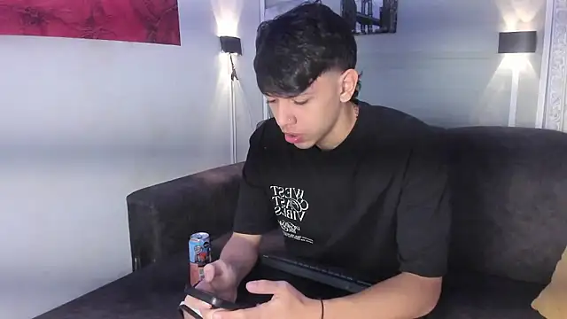 Snapshot of sebas_pretty7 chatting on January 15, 2026, 12:43 pm sebas pretty7 online show from January 15, 2026, 12:43 pm