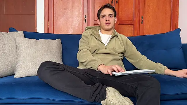 Snapshot of Enzho_liam chatting on February 6, 2026, 5:05 pm Enzho liam online show from February 6, 2026, 5:05 pm