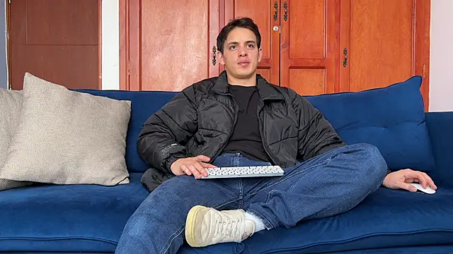 Snapshot of Enzho_liam chatting on February 9, 2026, 3:38 pm Enzho liam online show from February 9, 2026, 3:38 pm