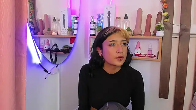 Snapshot of MeowMota_ chatting on April 21, 2026, 6:44 pm MeowMota online show from April 21, 2026, 6:44 pm