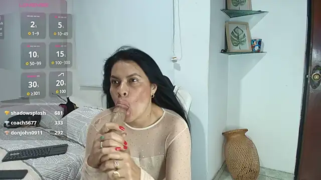 Snapshot of perla_hot4u chatting on July 2, 2026, 3:23 am perla hot4u online show from July 2, 2026, 3:23 am