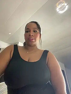 Snapshot of NataliaMillers chatting on June 5, 2026, 11:32 pm NataliaMillers online show from June 5, 2026, 11:32 pm