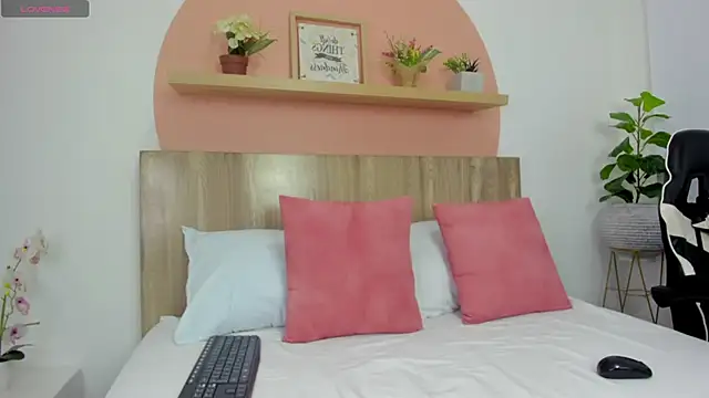 Snapshot of charlote_smit_ chatting on January 10, 2026, 7:04 pm charlote smit online show from January 10, 2026, 7:04 pm