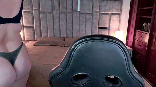 azul veraa online show from April 8, 2026, 12:27 pm