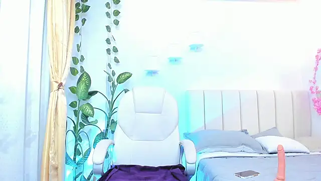 emily7  online show from February 2, 2026, 8:40 pm