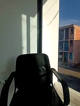 Snapshot of Alejandra_N chatting on February 5, 2026, 12:10 pm Alejandra N online show from February 5, 2026, 12:10 pm