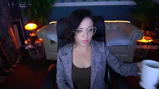 Snapshot of Dafni_Monn chatting on May 27, 2026, 5:37 am Dafni Monn online show from May 27, 2026, 5:37 am