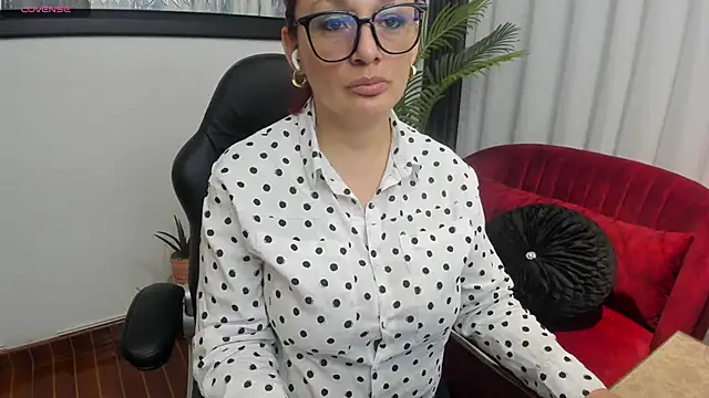 Snapshot of VictoriaPaker chatting on May 14, 2026, 12:23 pm VictoriaPaker online show from May 14, 2026, 12:23 pm