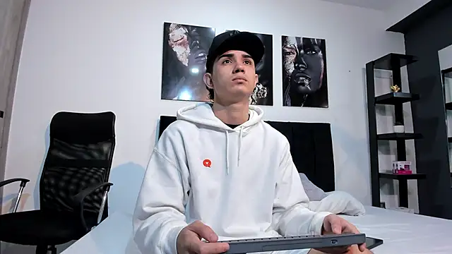 Snapshot of Alejo_Grey chatting on January 9, 2026, 12:41 pm Alejo Grey online show from January 9, 2026, 12:41 pm