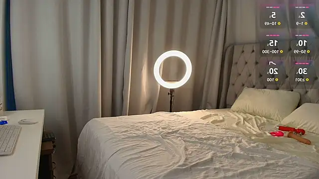 Maxine Spencer online show from April 3, 2026, 8:40 pm