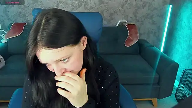 Snapshot of MiraSoliss chatting on January 8, 2026, 9:22 am MiraSoliss online show from January 8, 2026, 9:22 am