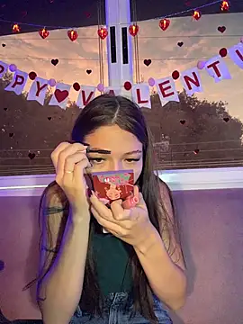 Snapshot of EmmaJhoons chatting on February 13, 2026, 11:50 am EmmaJhoons online show from February 13, 2026, 11:50 am