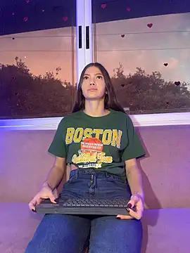 Snapshot of EmmaJhoons chatting on February 21, 2026, 11:44 am EmmaJhoons online show from February 21, 2026, 11:44 am