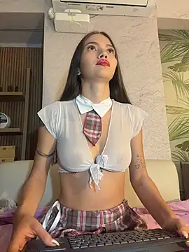 Snapshot of EmmaJhoons chatting on February 25, 2026, 12:04 pm EmmaJhoons online show from February 25, 2026, 12:04 pm