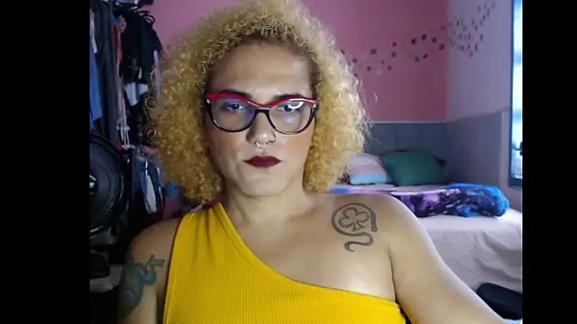 Snapshot of Queen_Domme_de_paus chatting on February 2, 2026, 6:06 pm Queen Domme de paus online show from February 2, 2026, 6:06 pm