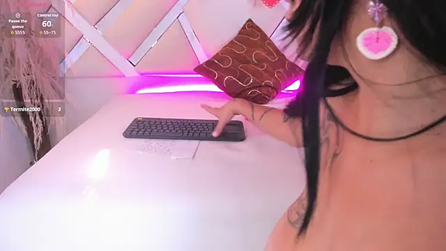 Snapshot of Renata_blue chatting on February 5, 2026, 2:43 pm Renata blue online show from February 5, 2026, 2:43 pm