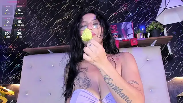 Snapshot of Renata_blue chatting on April 7, 2026, 9:37 pm Renata blue online show from April 7, 2026, 9:37 pm