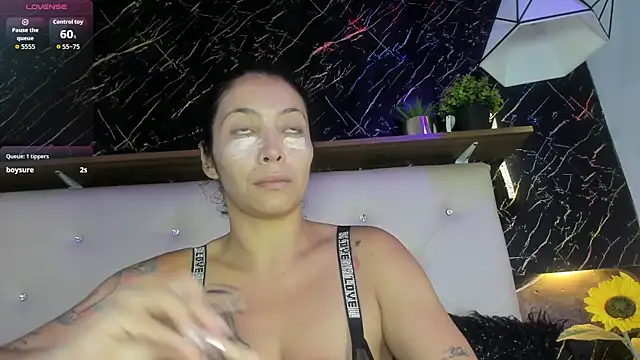 Snapshot of Renata_blue chatting on April 9, 2026, 9:53 pm Renata blue online show from April 9, 2026, 9:53 pm