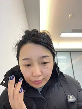 Snapshot of Qrooo chatting on January 15, 2026, 5:56 am Qrooo online show from January 15, 2026, 5:56 am